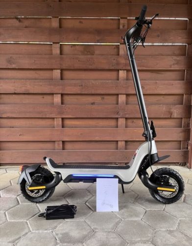 AOVO®X5 - Silver electric scooter | 800W rate power, 1200W max power, 48V13/15/18Ah, 45~60km Range, 45km/h max speed, with APP, Factory Model: X5 | Only ship to EU, not ship to UK photo review